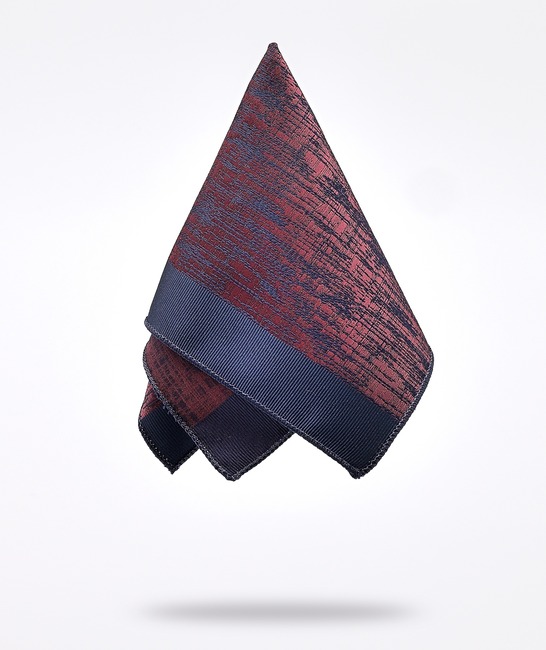 Мъжка вратовръзка цвят тъмно бордо с грапава текстура