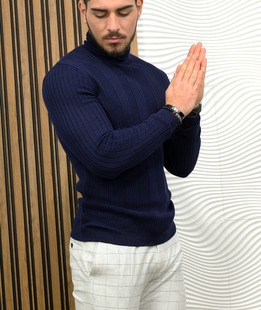 Стилно мъжко поло в тъмно синьо по тялото