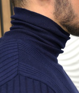 Стилно мъжко поло в тъмно синьо по тялото