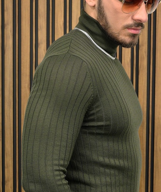 Мъжки зелен пуловер с поло яка тип боди