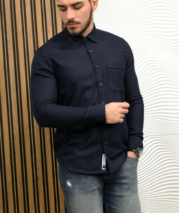 Стилна мъжка плътна риза с джоб в тъмно синьо