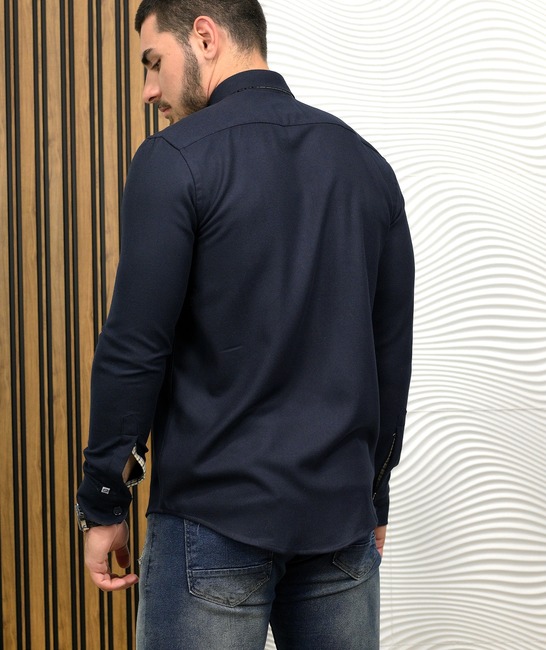 Стилна мъжка плътна риза с джоб в тъмно синьо