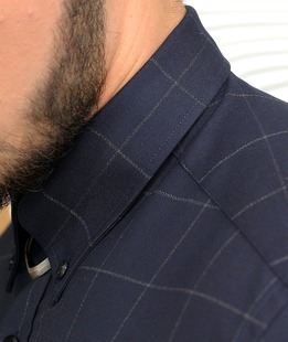 Тъмно синя памучна мъжка риза с фино каре