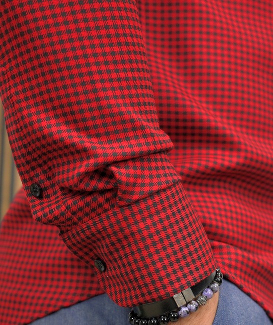 Елегантна карирана плътна риза в червено
