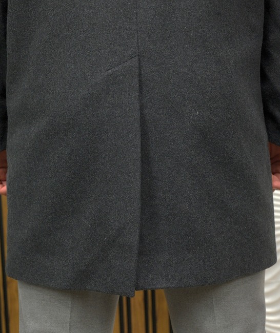 Сиво дълго мъжко палто със скрито закопчаване