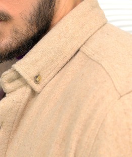 Бежова дебела риза с един джоб