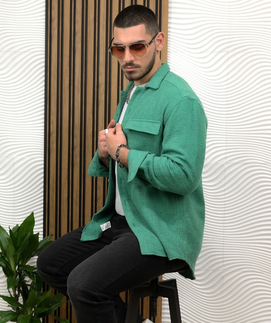 Бархетна мъжка риза в зелено с два джоба oversiz