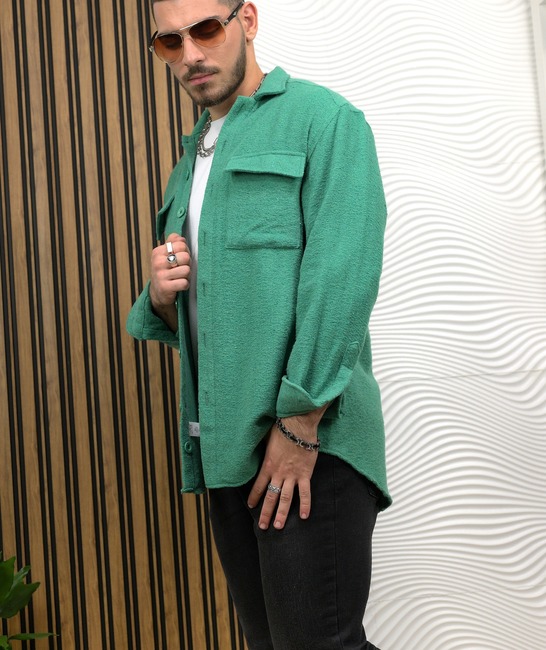 Бархетна мъжка риза в зелено с два джоба oversiz