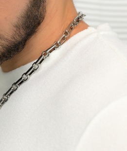 Елегантна мъжка блуза в бяло с имитация на джоб