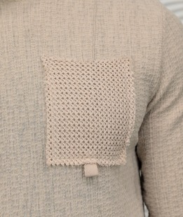 Изчистена бежова мъжка блуза с джоб