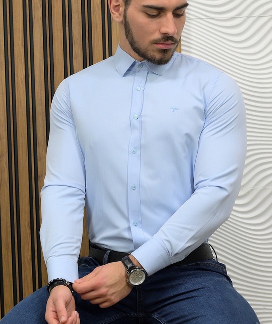 Стилна риза в светло синьо официална