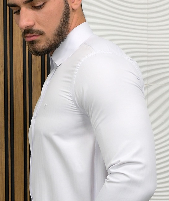 Бяла стилна риза мъжка на малки ивици