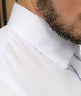 Бяла стилна риза мъжка на малки ивици