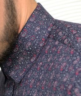 Елегантна риза с дълъг ръкав на пейсли елементи в бордо