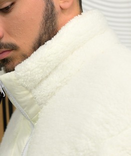 Зимно късо бяло яке от каракул