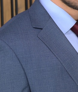 Висококачествен мъжки костюм от две части в синьо