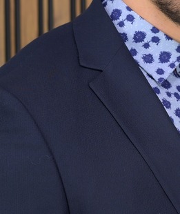 Мъжки елегантен костюм от две части в тъмно синьо