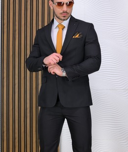 Класически черен костюм с гладка структура от две части