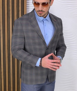 Елегантно мъжко карирано сако с кафяво раие
