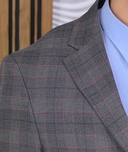 Елегантно мъжко карирано сако с кафяво раие