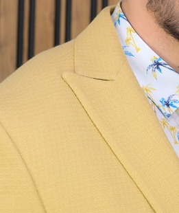 Модерно мъжко жълто вталено сако