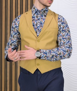 Трендов мъжки елек с гладка структура в цвят горчица