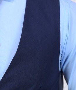 Мъжки елек за костюм с гладка структура в синьо