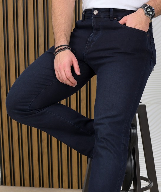 Елегантни мъжки дънки с класическа кройка в цвят индиго