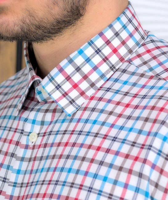 Карирана комфортна мъжка риза с джоб в бордо