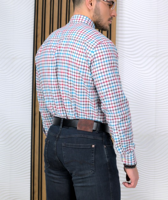 Карирана комфортна мъжка риза с джоб в бордо