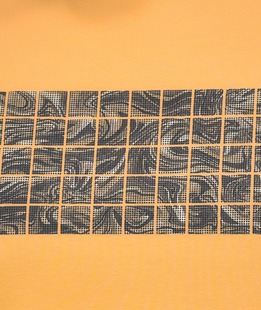 Мъжка уникална тениска с апликация в цвят горчица