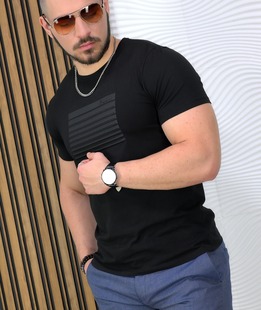 Мъжка впечатляваща тениска в черно с черна щампа