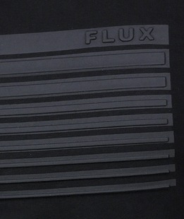 Мъжка впечатляваща тениска в черно с черна щампа