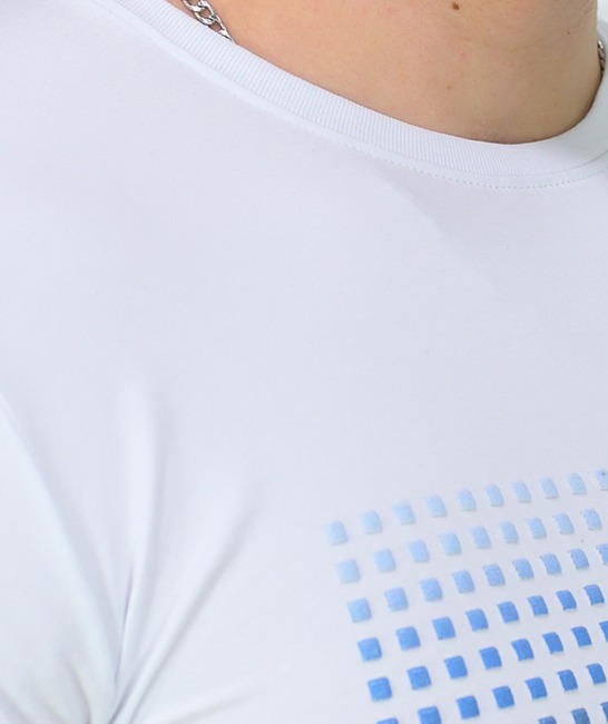 Блуза с къс ръкав в бяло с ефектна апликация мъжка
