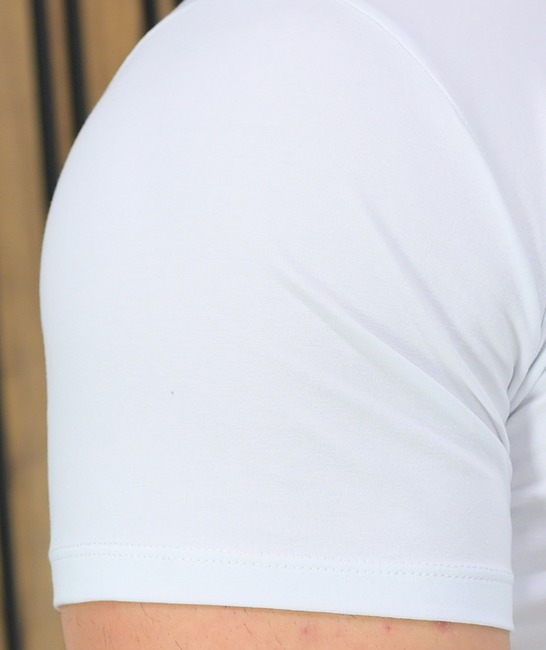Блуза с къс ръкав в бяло с ефектна апликация мъжка