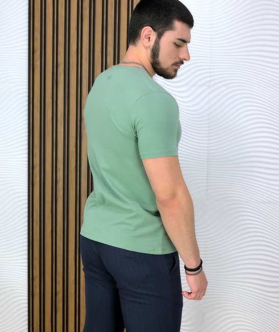 Модерна тениска в зелено с апликация мъжка