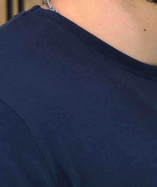 Изтънчена мъжка тениска с къс ръкав в стъмно син цвят