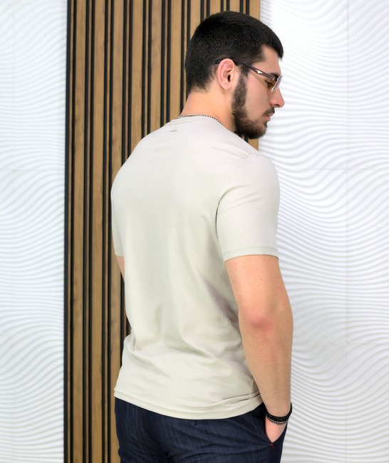 Елегантна мъжка тениска с апликация MRK в бежово
