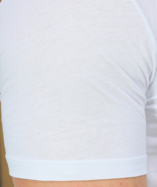 Бяла тренди тениска с къс ръкав мъжка и апликаци