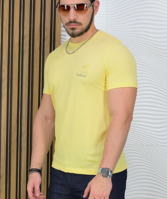Удобна тениска в жълто с малка апликация мъжка