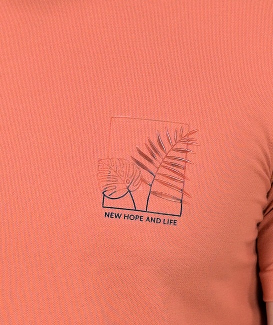 Изтънчена мъжка тениска в модерен цвят сомон