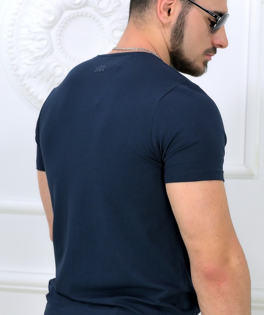 Удобна изчистена мъжка тениска в цвят индиго