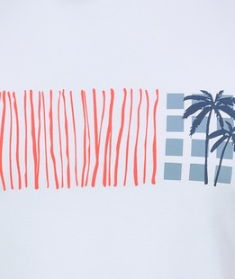 Ефектна бяла фланелка с къс ръкав и апликация