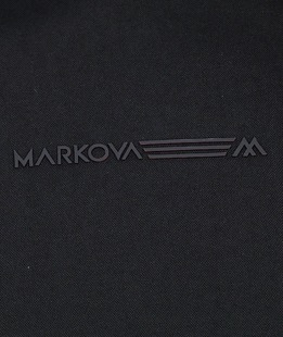 Очарователна мъжка черна тениска с двуизмерна апликация