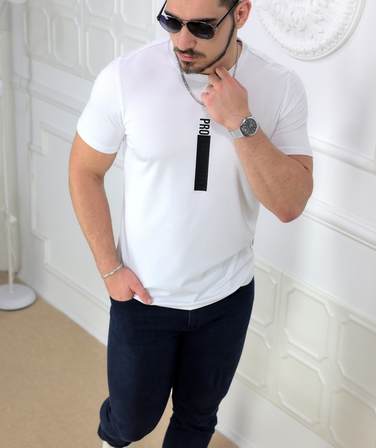 Комфортна мъжка тениска с креативен дизайн в бяло