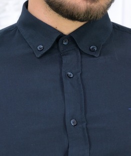 Изтънчена мъжка риза в цвят индиго лен